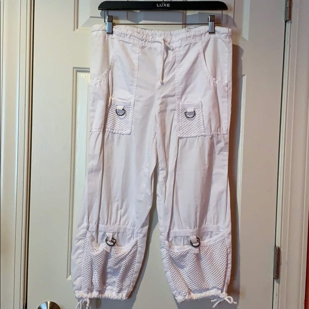 Like new cargo capris size XS